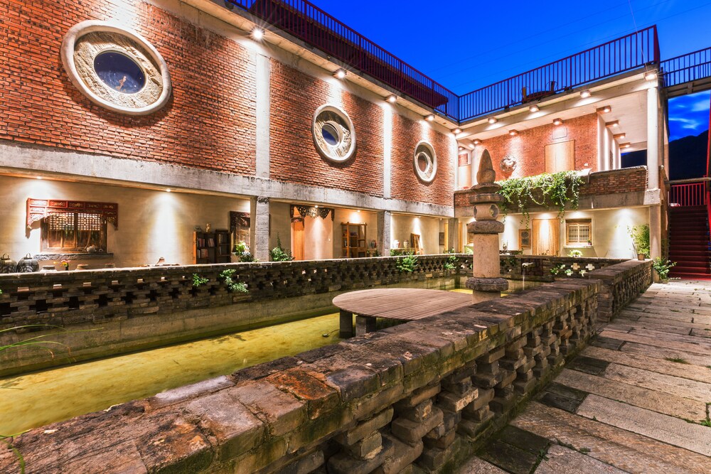 Lotus Mountain Boutique Inn