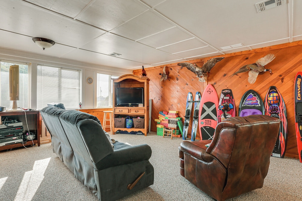 Walk to Marina: Family Home w/ Yard in Kingston