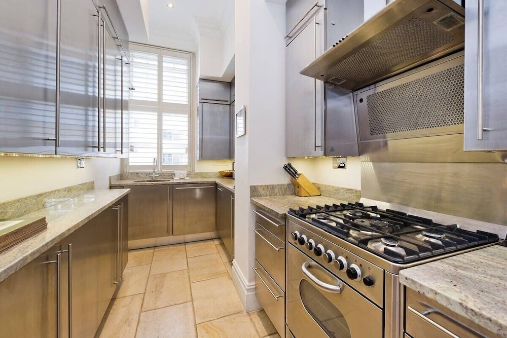 Cute 2-bed Chelsea Apartment
