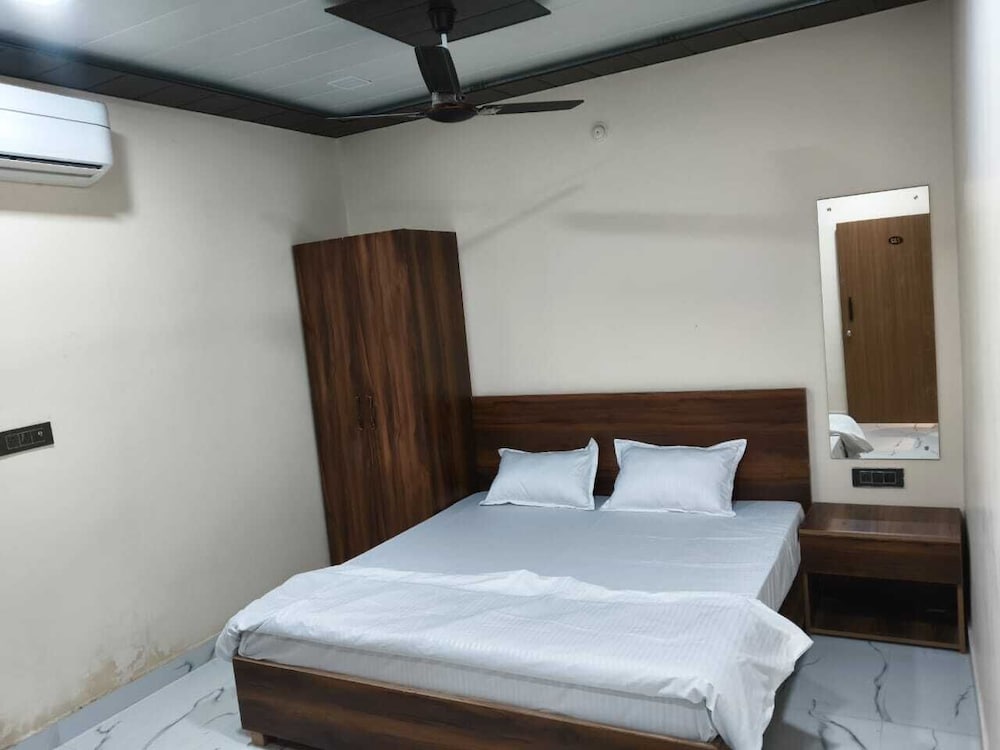 Krishna Residency By Vrindavan Stays