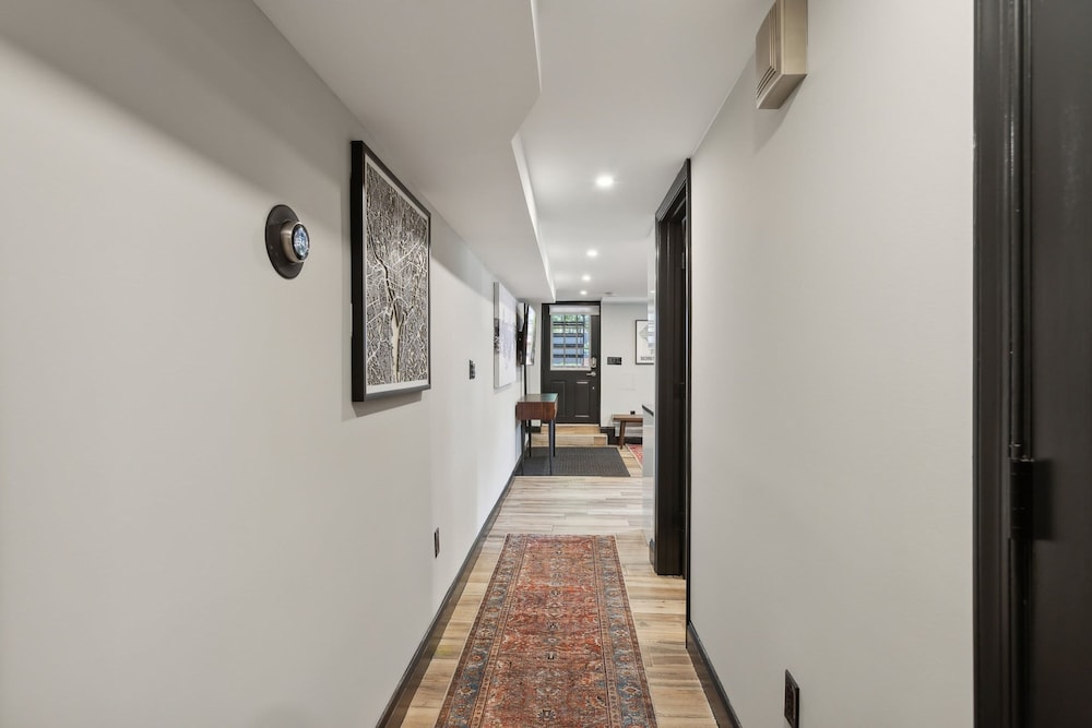 Charming 2BR Townhouse Condo in Heart of DC