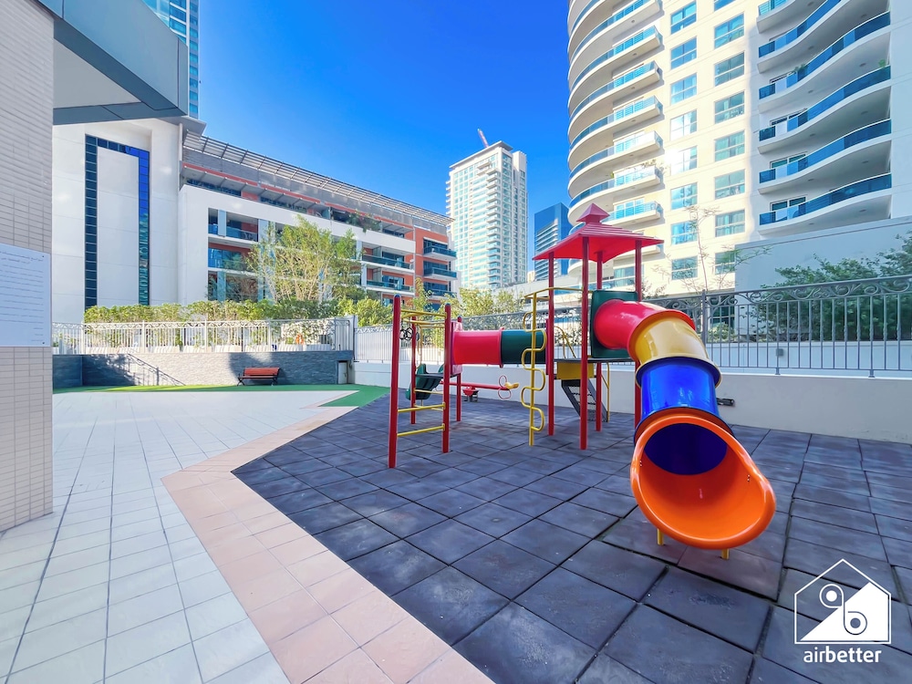 Prestige Marina Living 1BR Balcony, Pool & Gym