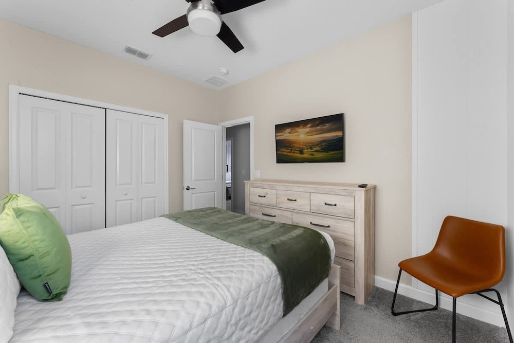 Exclusive Luxe Single Family 6 BR Sl2765
