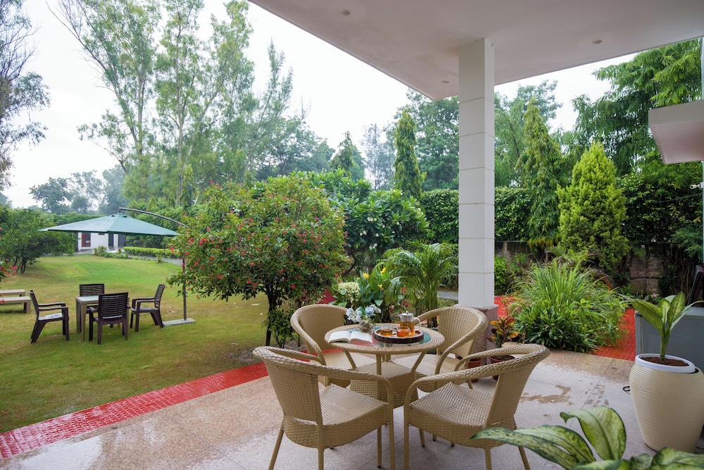 Alaya Stays 3 BHK with Pvt Pool-Daffodil