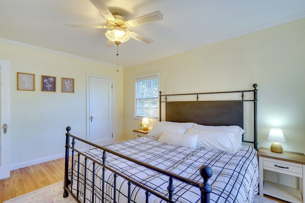 6 Mi to University of Utah: Family-friendly Home view 3