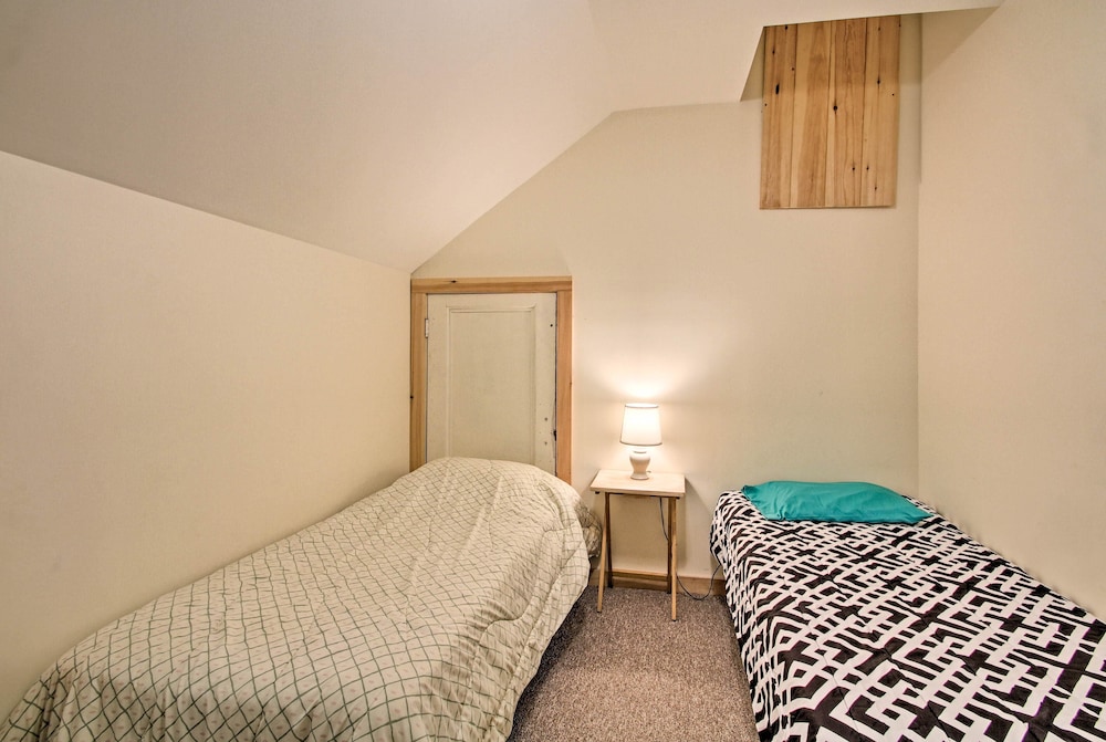 Pet-friendly Rumney Cabin on Stinson Lake!
