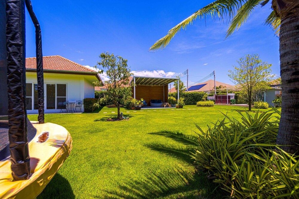TropicalFamilyVilla w Pool&Garden ML103