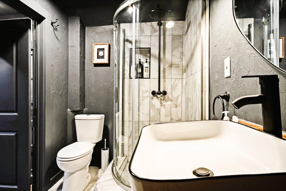 Oklahoma City Vacations - 3-story 6-bedroom 4 Bathrooms 3min-asian Dist - Property Image 98