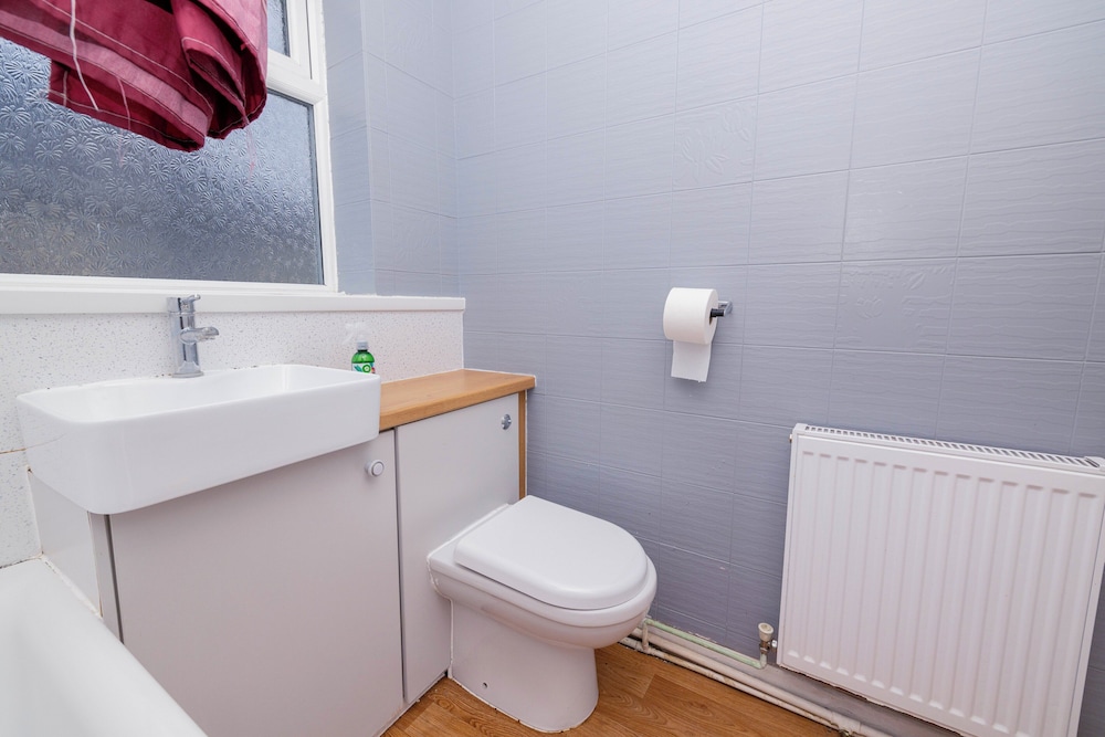 3 Bed - Sleeps 4 - Free Parking - Private Garden