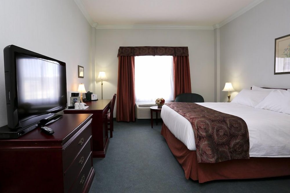 Fort Mcmurray Vacations - The Bridgeport Inn - Property Image 1