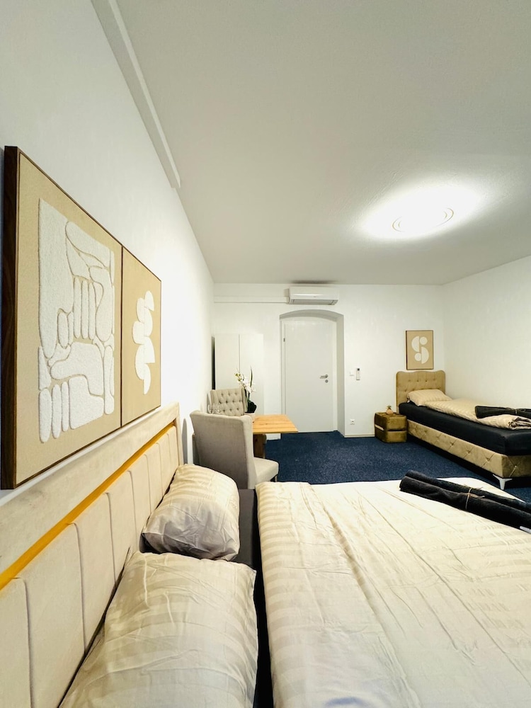Spacious 7BR Apartment Prime Location