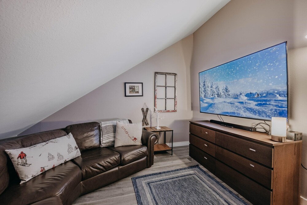 Snowater Condo 45sw With a Media Room
