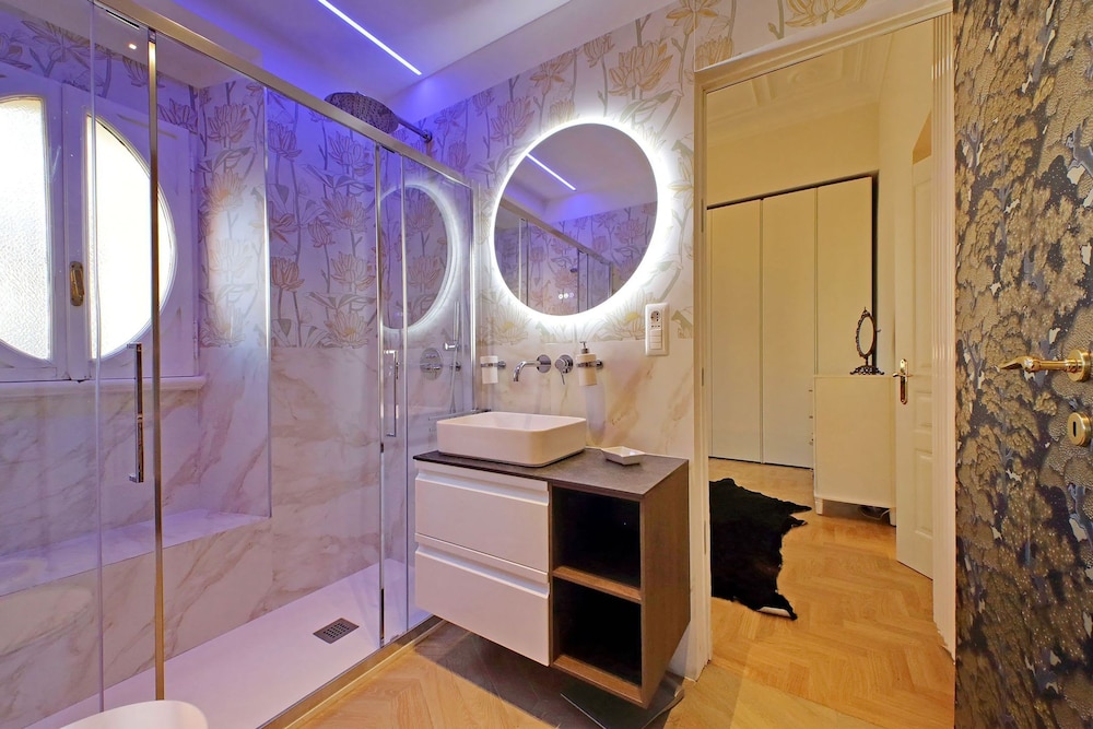 Rare Large and Elegant Rome Apartment in Prati Neighborhood Perfect for Families or Friends