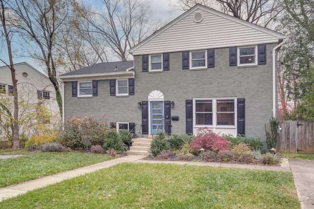 Upscale Family Retreat Near DC & Georgetown!