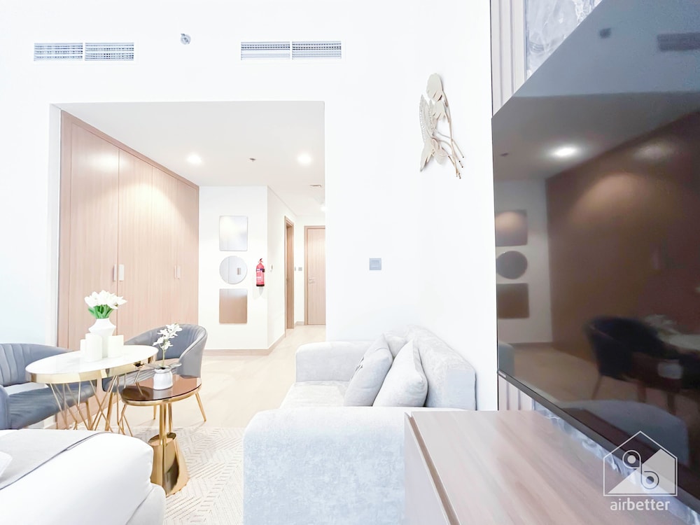 Elegant Studio With Balcony on the Riviera Dubai