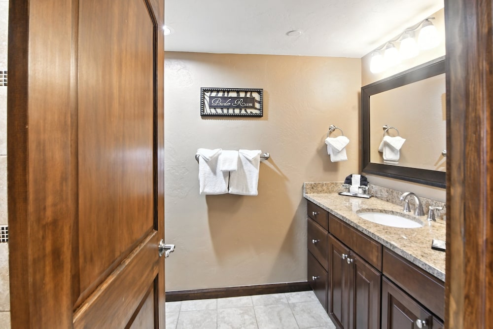 Ski-in/ski-out Beaver Run Retreat 1 Bedroom Condo