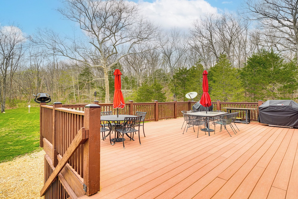 'the Lodge at Crider Creek' Getaway on 140 Acres!