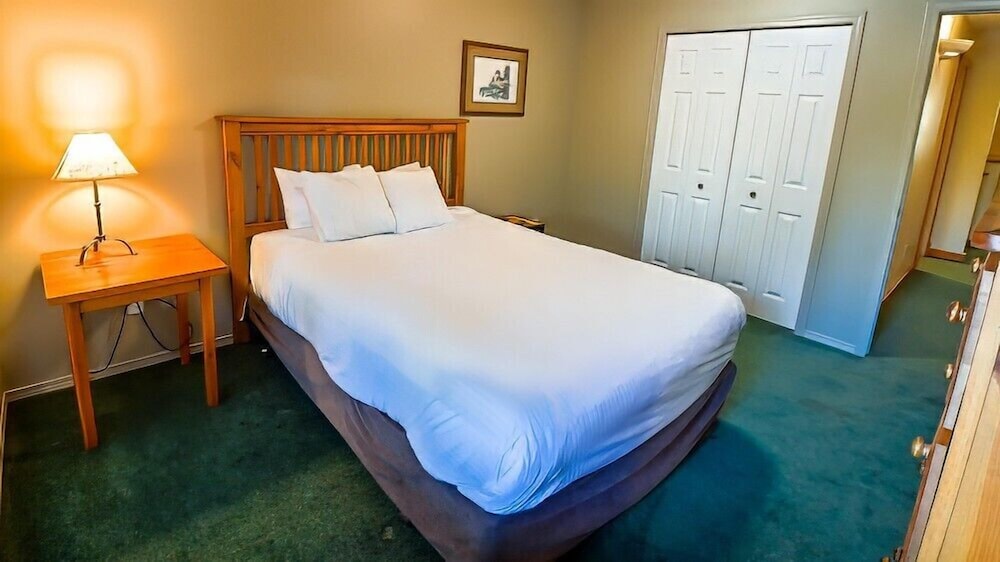 Polar Peak Lodges by Fernie Lodging CO - Image 2