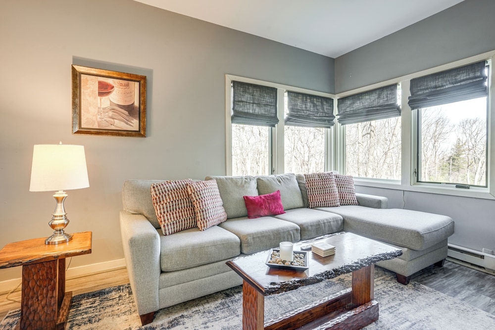 Patio + Pool Access: Wintergreen Resort Getaway!