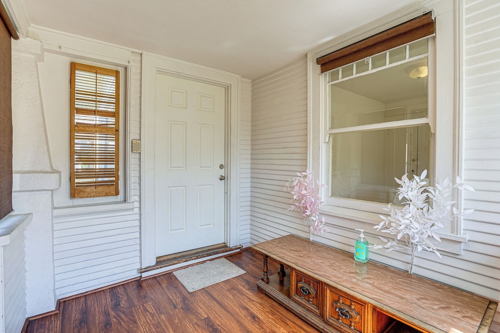 Walkable East Bay Home - 2 Mi to Bart Station
