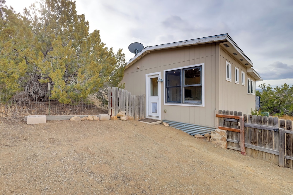 Dog-friendly Home w/ Fenced Yard in Los Cerrillos