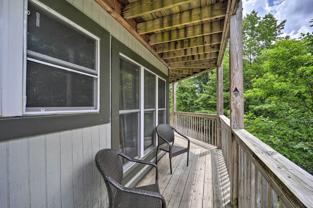 Banner Elk Condo ~ 4 Mi to Sugar Mountain Resort! view 4