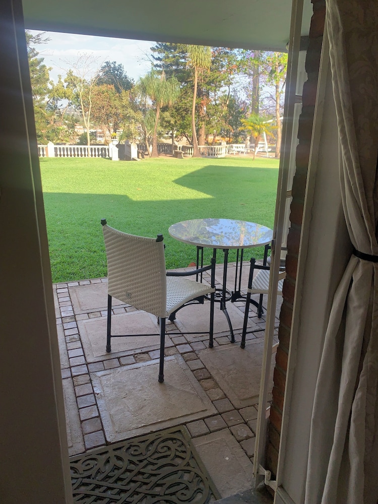 The Leslie - Bed & Breakfast view 5