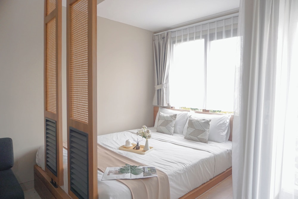 Comfortable Studio Room at LRT City Jatibening