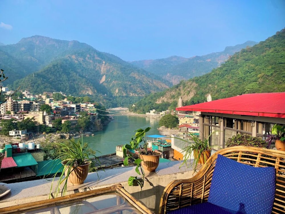 Skyard Hostel & Homestay (Harsil Valley)