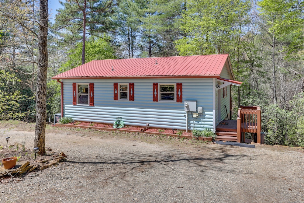 Blue Ridge Mountain Cabin Rental w/ Fire Pit! view 2