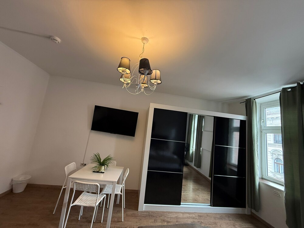 2BR Apartment 10 Min Walk to Westbahnhof