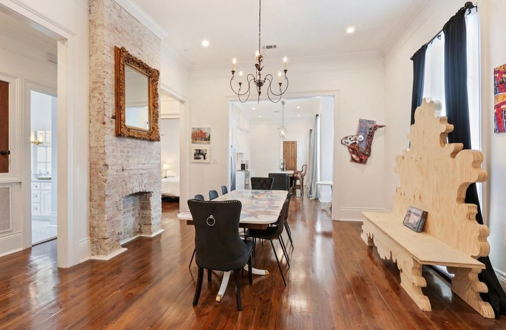Big Easy Suite on Josephine Street w Pool view 4