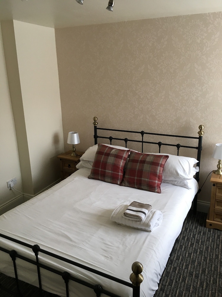 The Hollies Inn