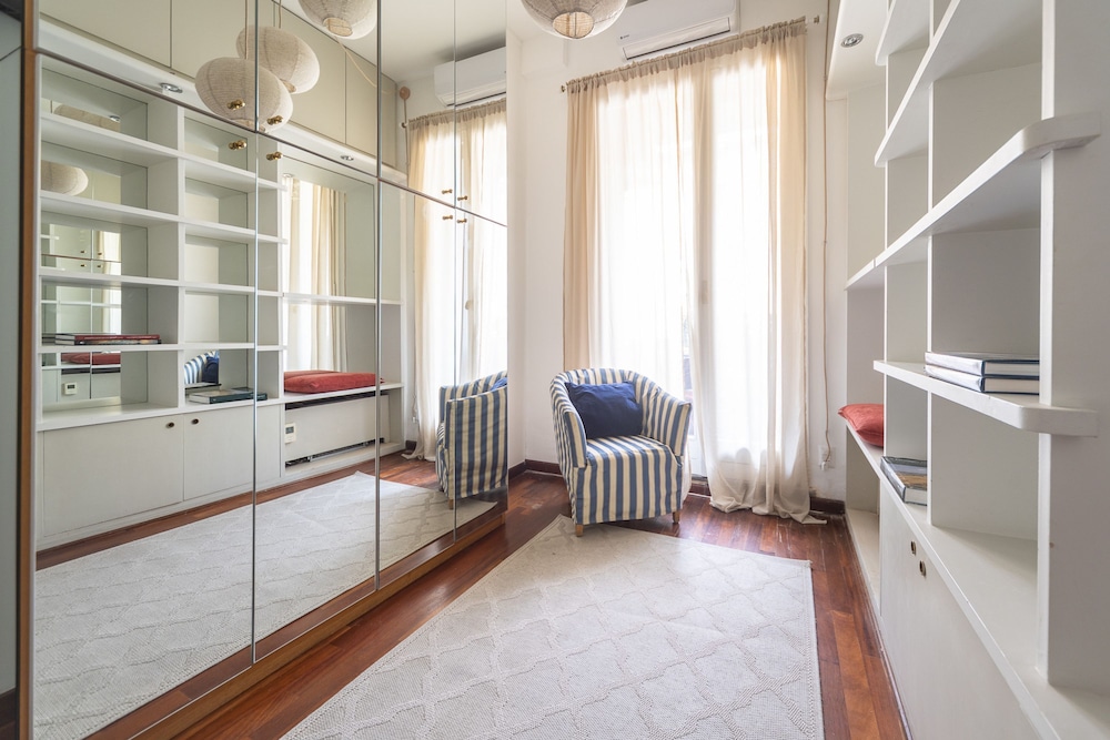 S Marco - Bright Central 1bdr With Balcony in Brera