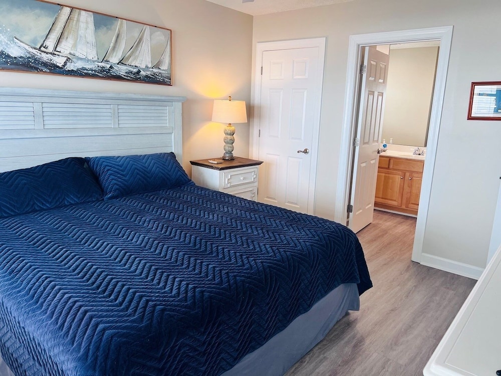 Sunny Times 4 Bedroom Home by RedAwning