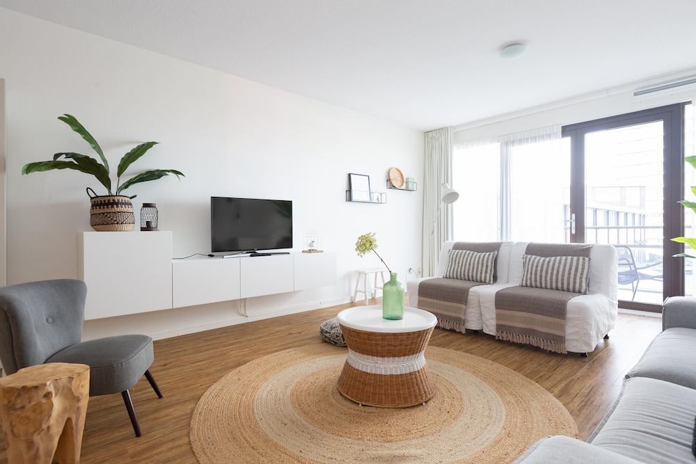 Apartment in Den Haag With Balcony