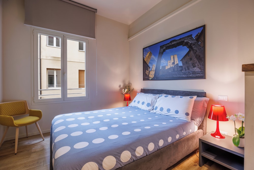 Lucy Florence Charming Modern Apartment