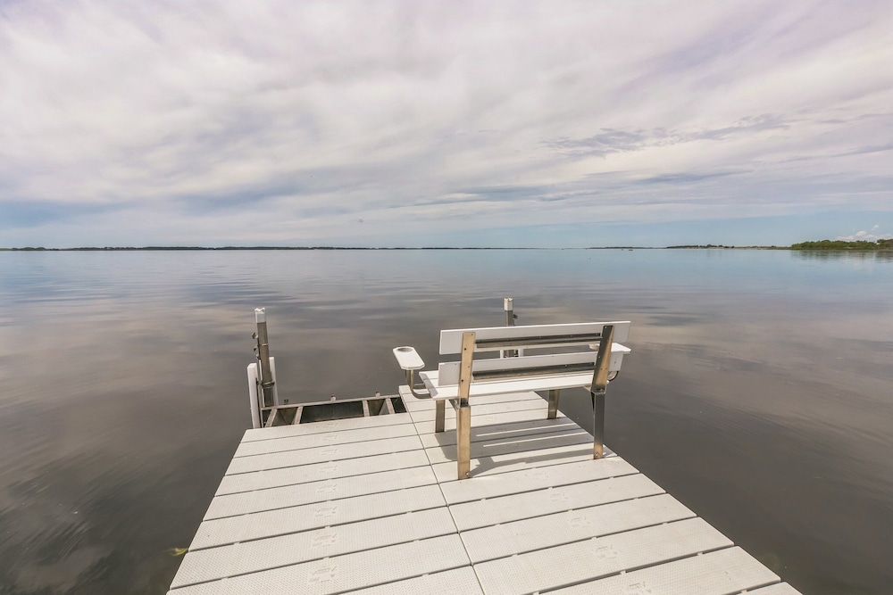 Lakeside 4br Retreat Private, Peaceful & Scenic 4 Bedroom Villa
