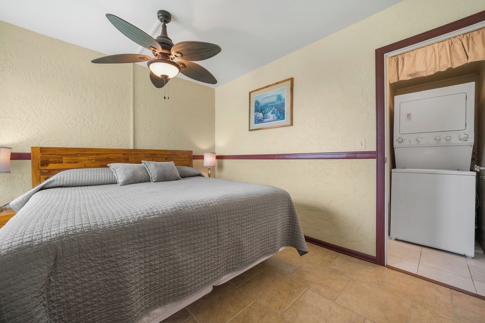Top Floor With Ocean Views - Convenient Location - Vrkcv