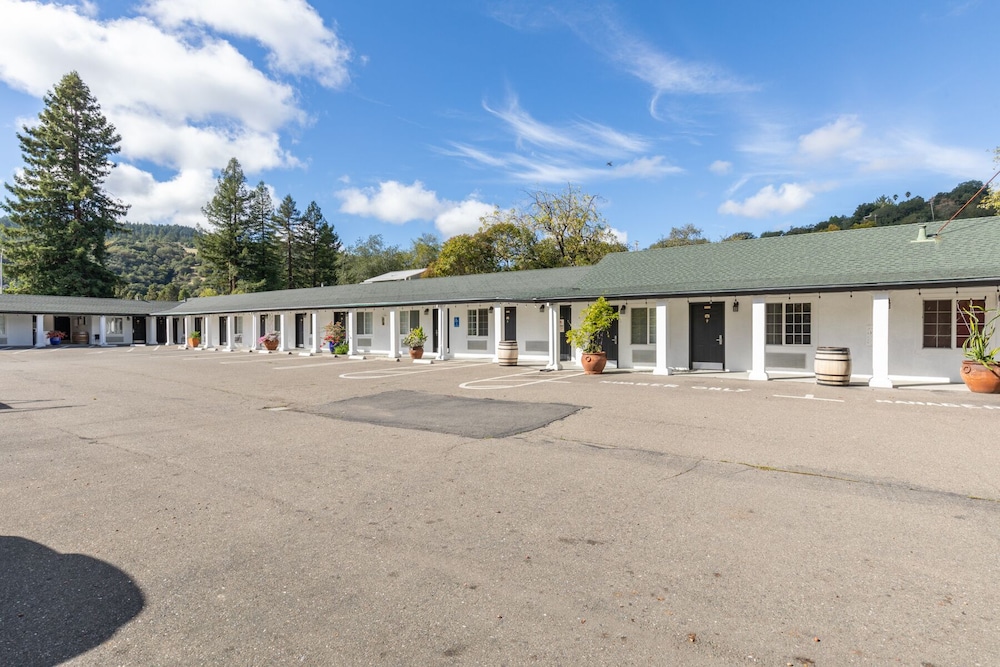 Vineyard Valley Inn