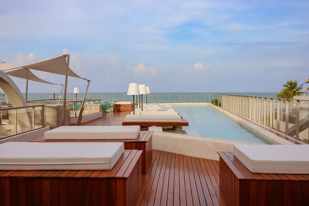 Setai Yacht Comfort - By Almare Flats