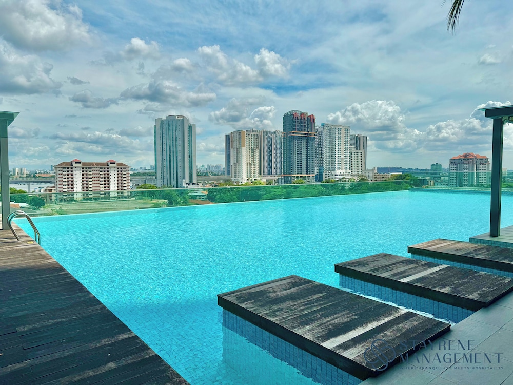 Paragon Suites CIQ By Stayrene