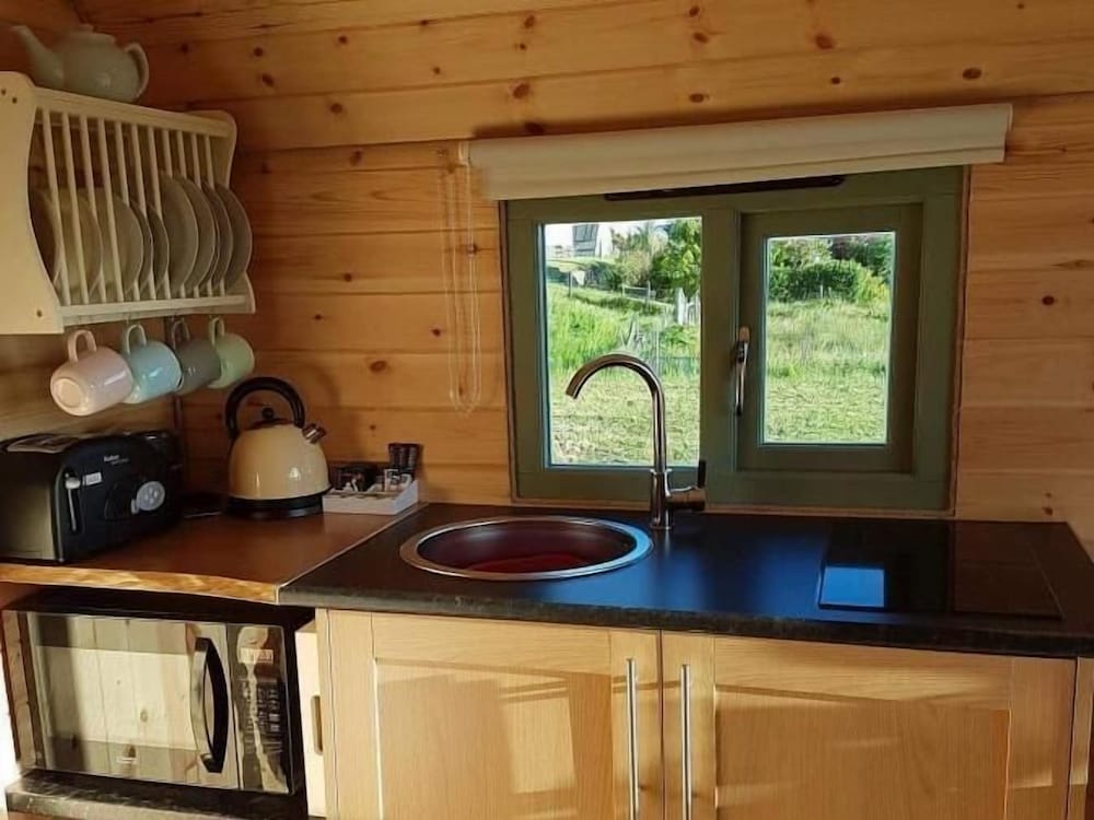 Hebrides Bothy - Glamping