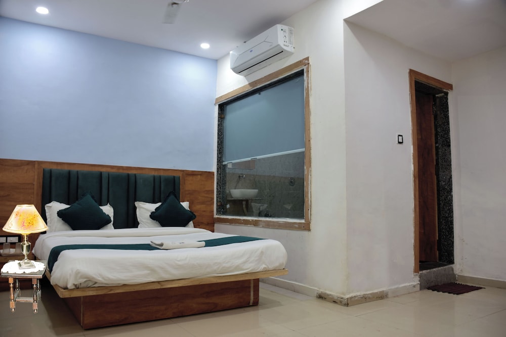 HOTEL DIVYA PALACE