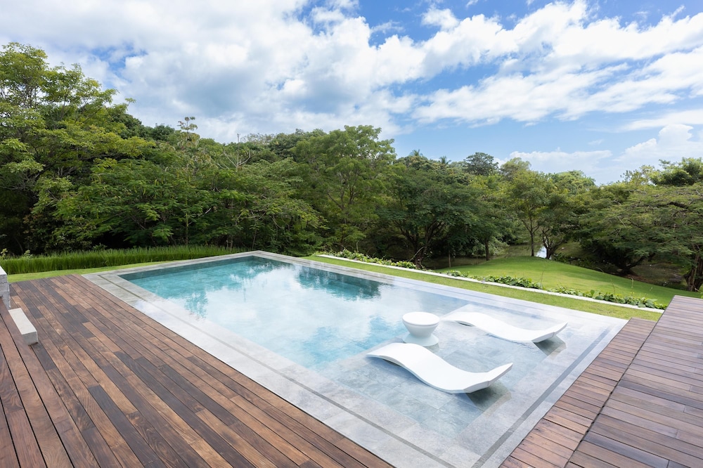 Villa Futura by Acomodo