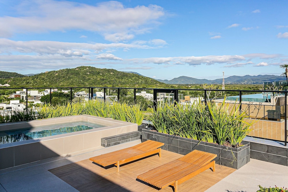 Apartment With/pool in Jurere Internacional Epc204