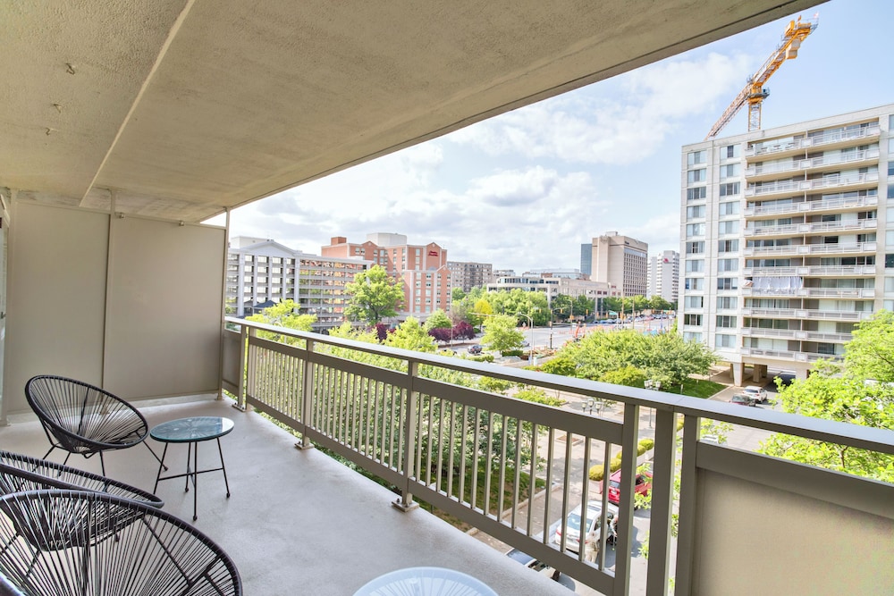 Immerse Yourself in This Beatiful Apt