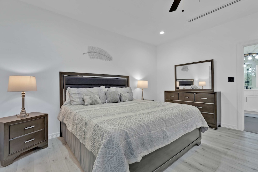 Immaculate Townhouse w Pool Balcony South Padre