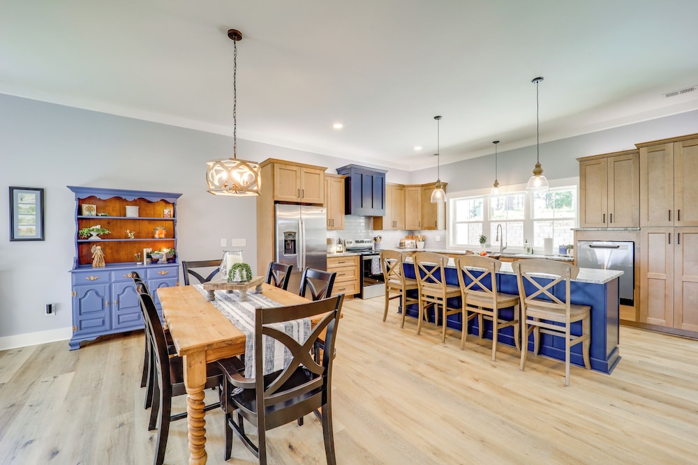 Newly Built Home w/ Panoramic Views in Jefferson!