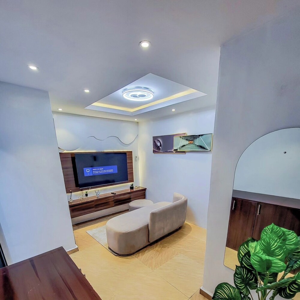 HOUSE 575